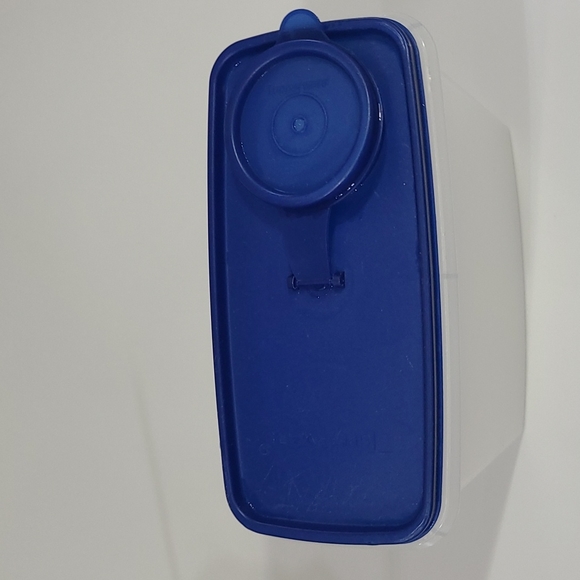 Tupperware Cereal Container - Picture 4 of 5